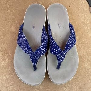 Clarks Flip Flops